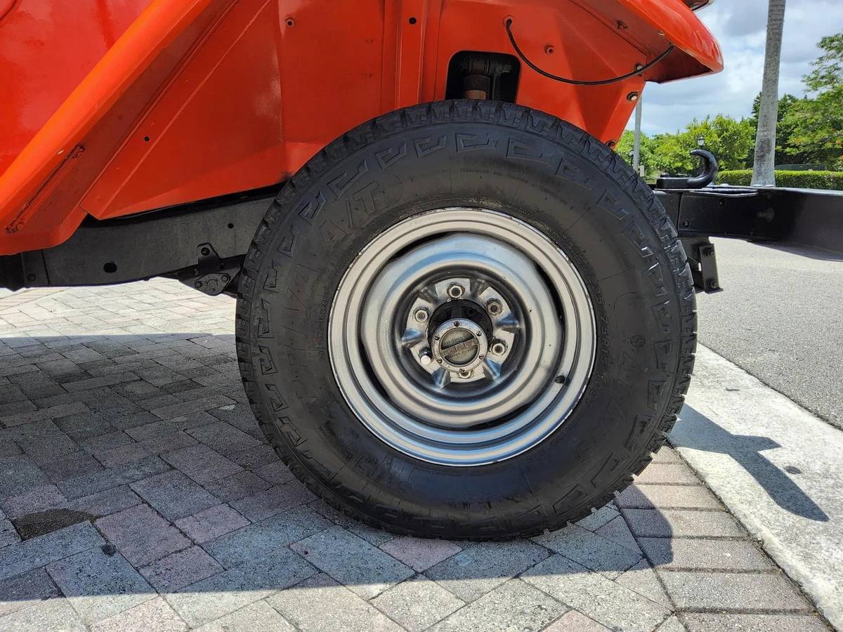 Toyota-land-cruiser-fj40-1972-red-9