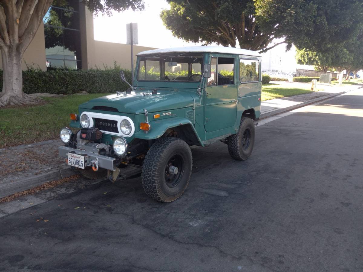 Toyota-land-cruiser-fj40-1973-green-1