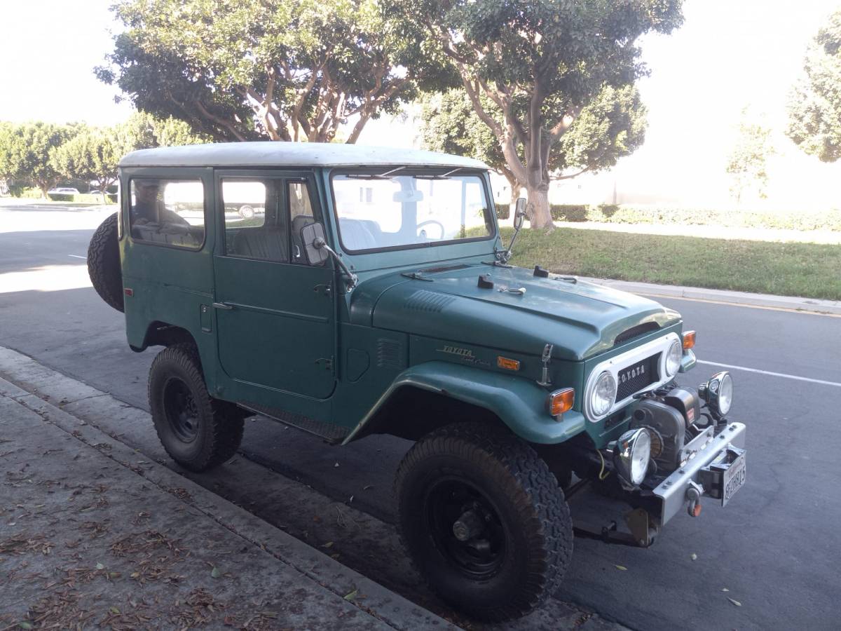 Toyota-land-cruiser-fj40-1973-green