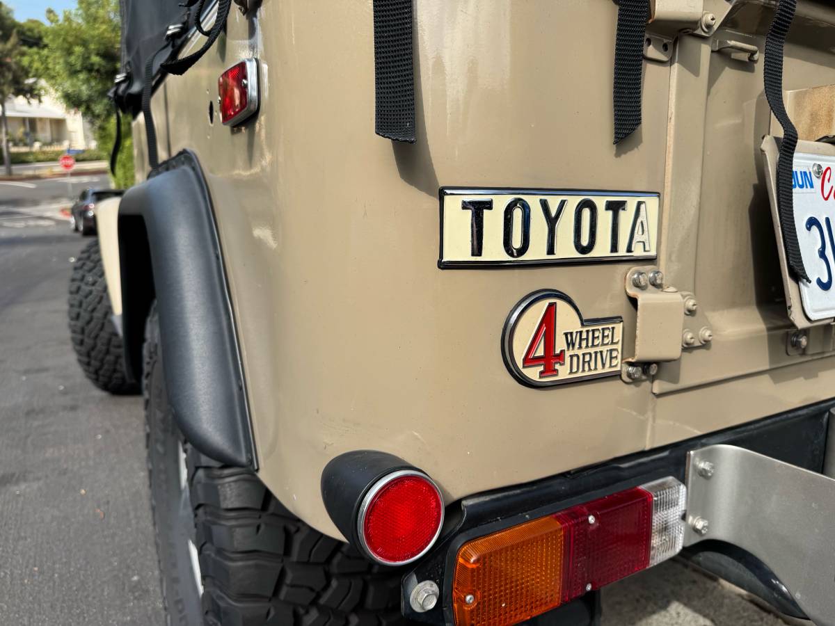 Toyota-land-cruiser-fj40-1974