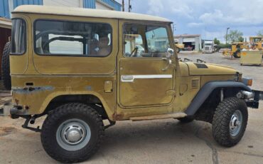 Toyota-land-cruiser-fj40-1975-green-1