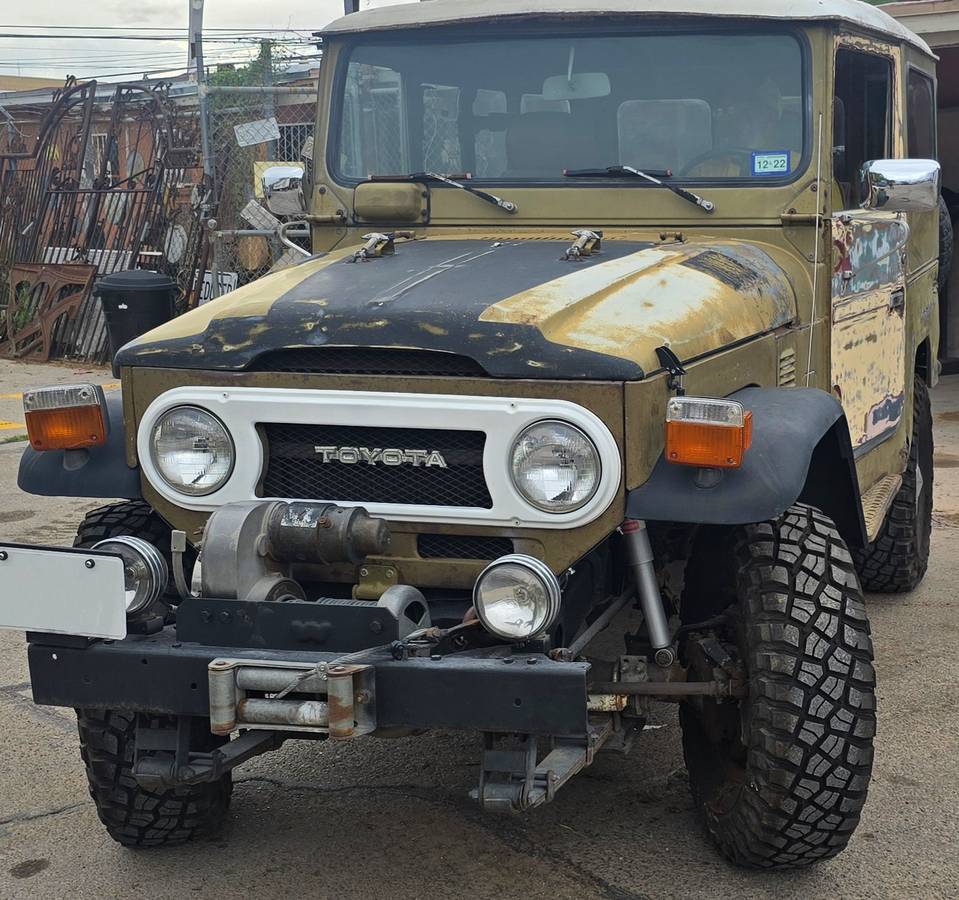 Toyota-land-cruiser-fj40-1975-green-12