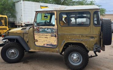 Toyota-land-cruiser-fj40-1975-green