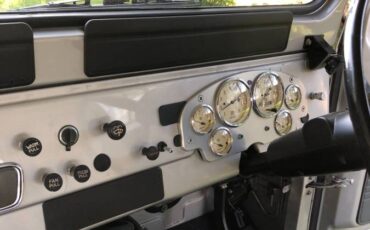 Toyota-land-cruiser-hj45-troop-carrier-1980-5