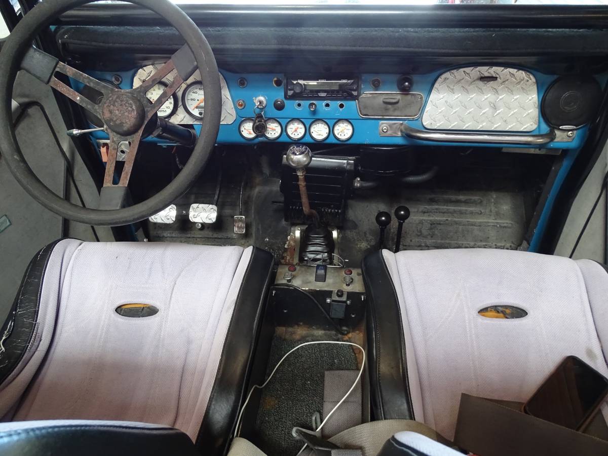 Toyota-landcruiser-1968-blue-11