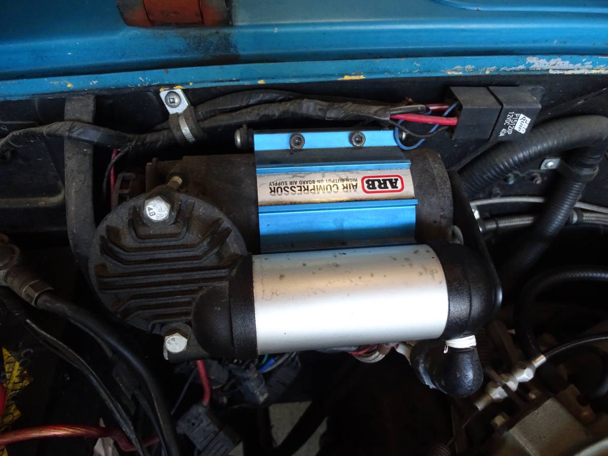 Toyota-landcruiser-1968-blue-17