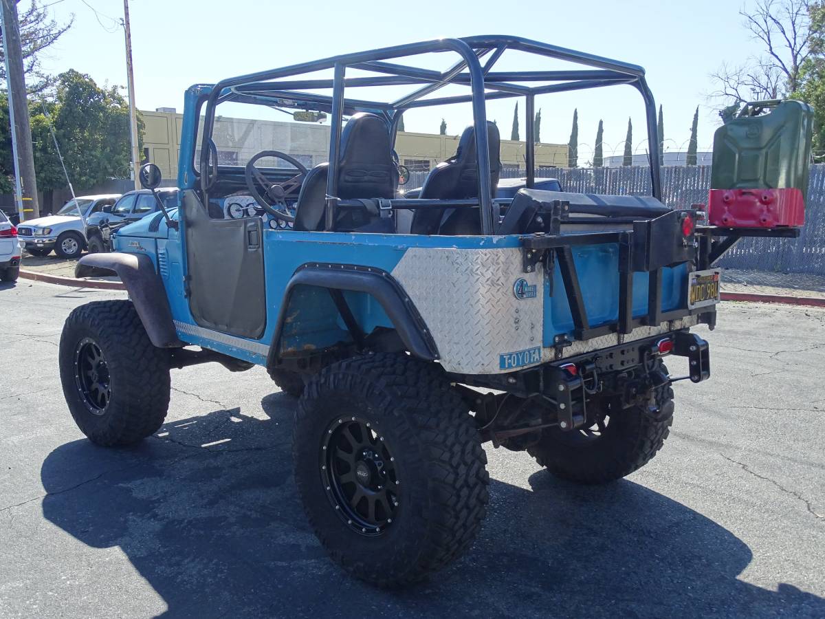 Toyota-landcruiser-1968-blue-2