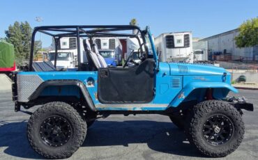 Toyota-landcruiser-1968-blue-24