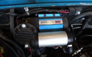 Toyota-landcruiser-1968-blue-37