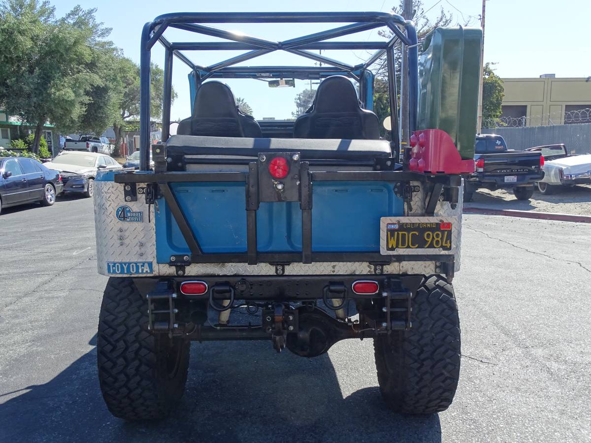 Toyota-landcruiser-1968-blue