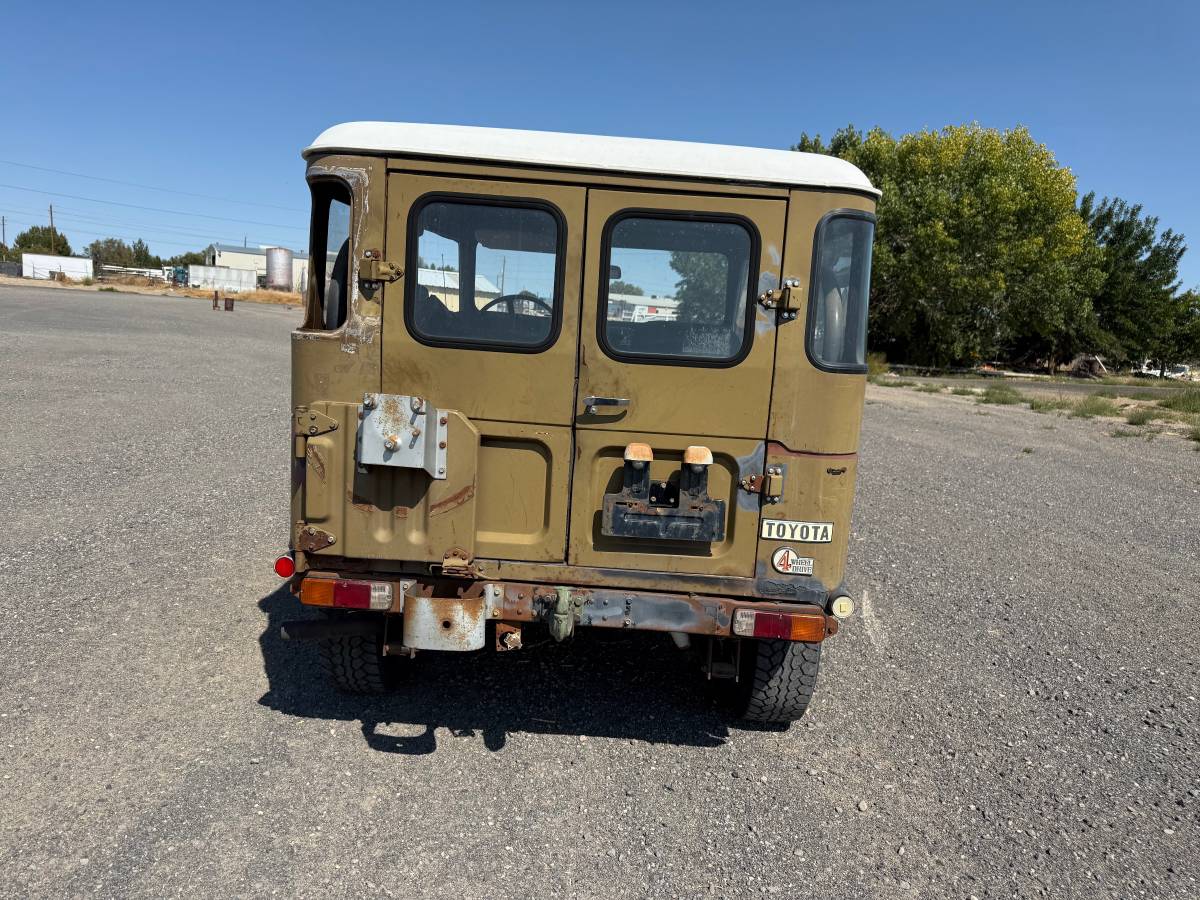 Toyota-landcruiser-1974-14