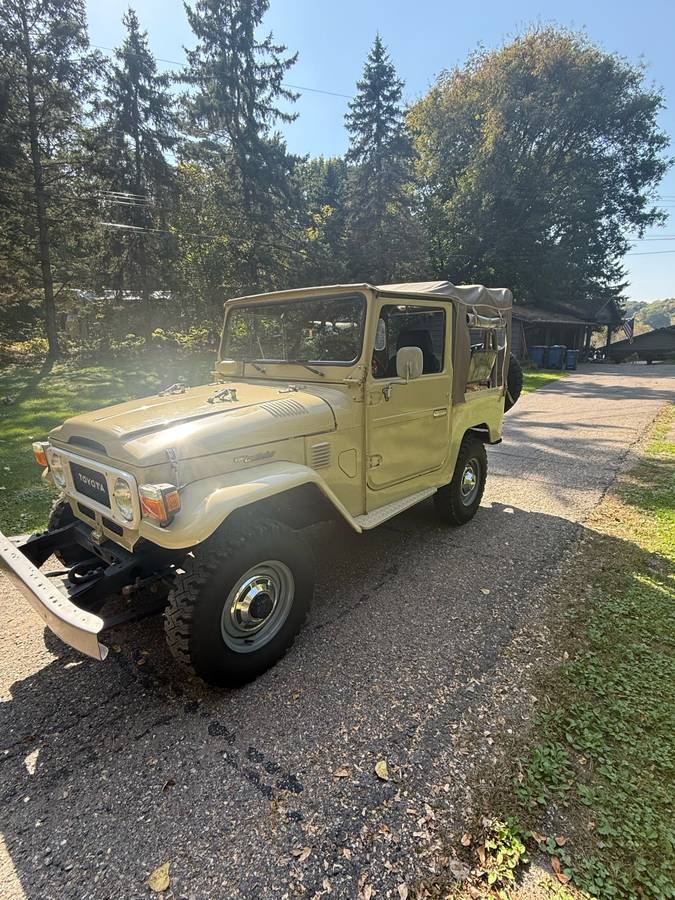 Toyota-landcruiser-1981-brown-1