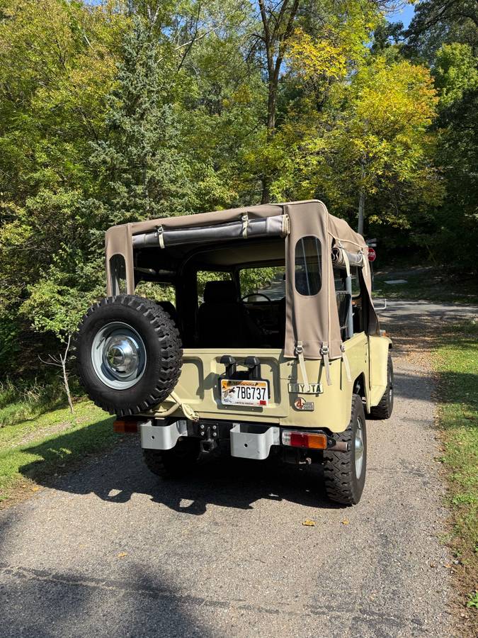 Toyota-landcruiser-1981-brown