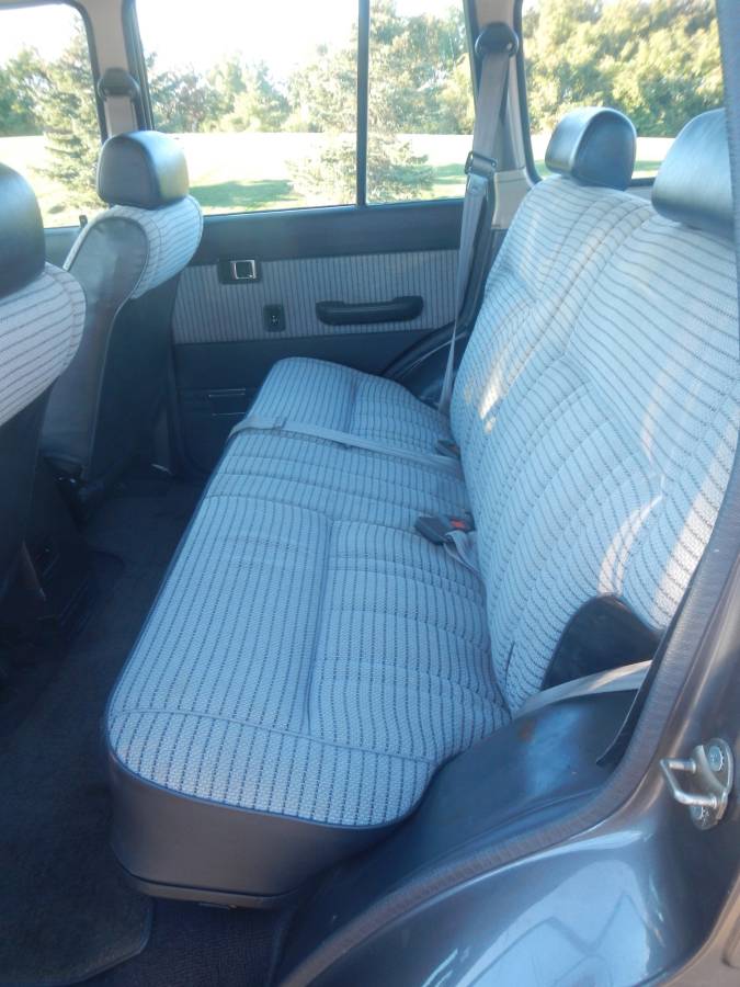 Toyota-landcruiser-1989-grey-1