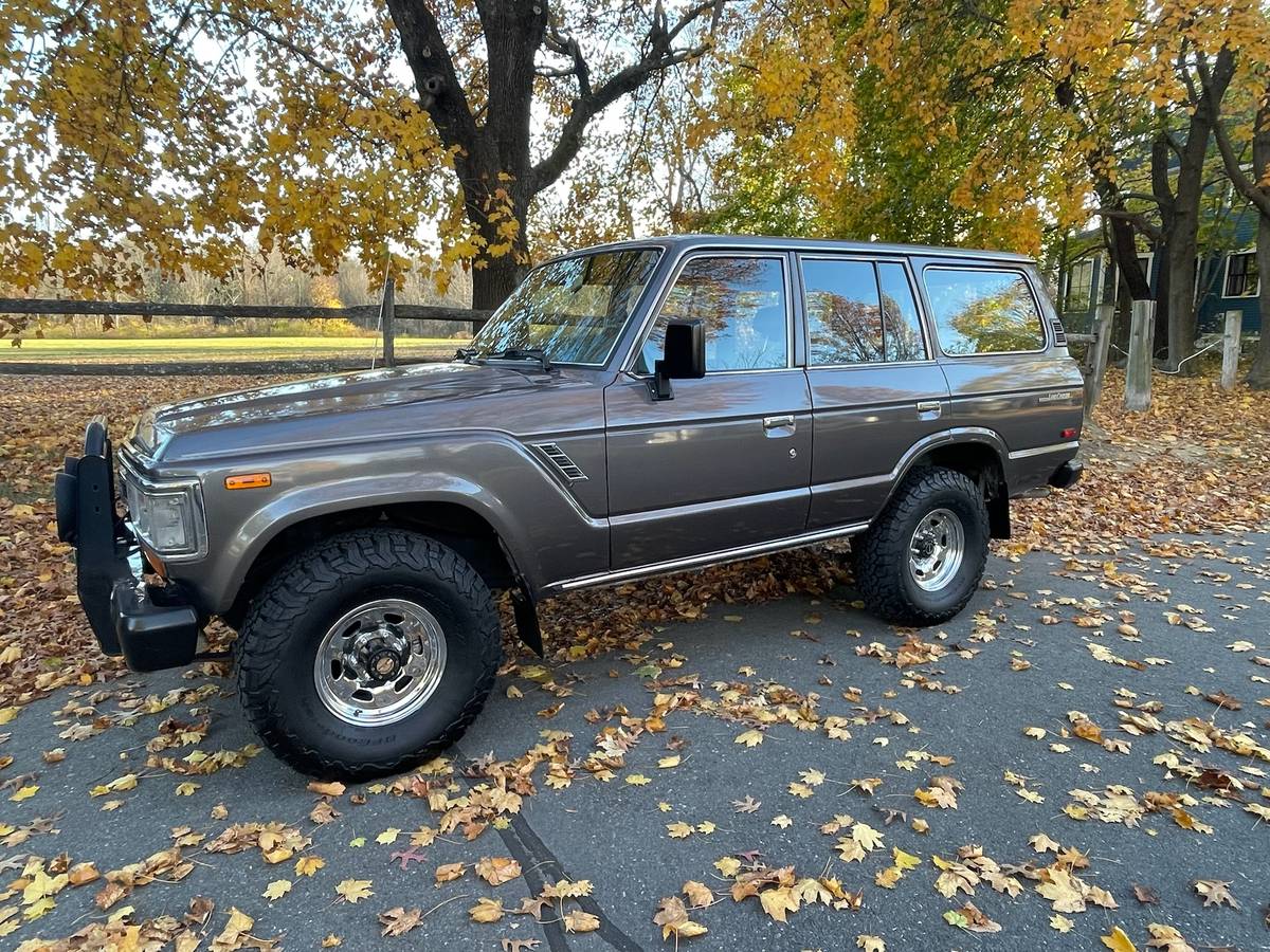 Toyota-landcruiser-1989-grey-3