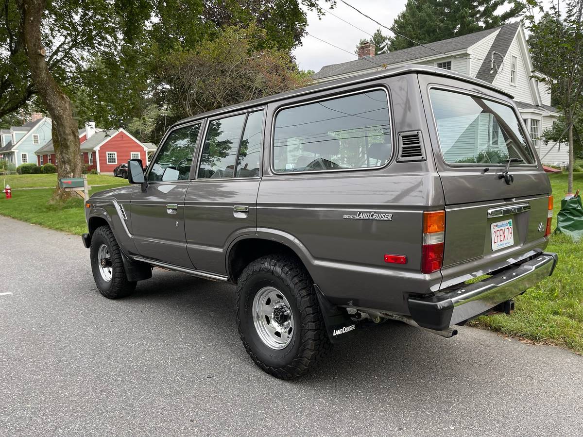Toyota-landcruiser-1989-grey-5