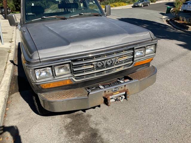 Toyota-landcruiser-1990-grey-1