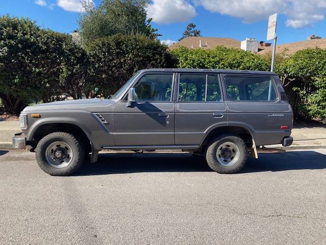Toyota-landcruiser-1990-grey-3