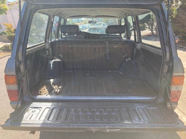 Toyota-landcruiser-1990-grey-4