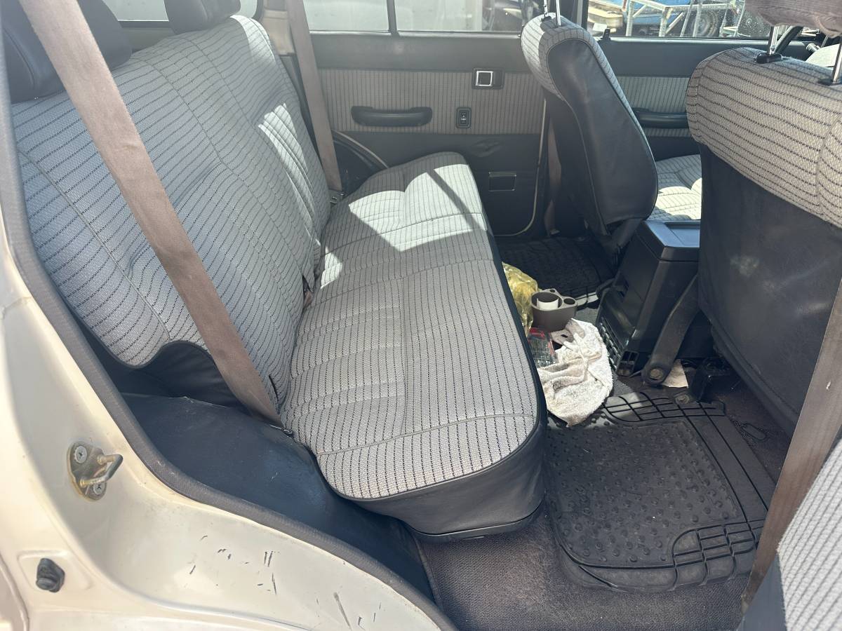 Toyota-landcruiser-1990-white-12
