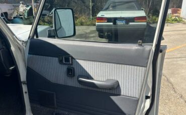 Toyota-landcruiser-1990-white-13