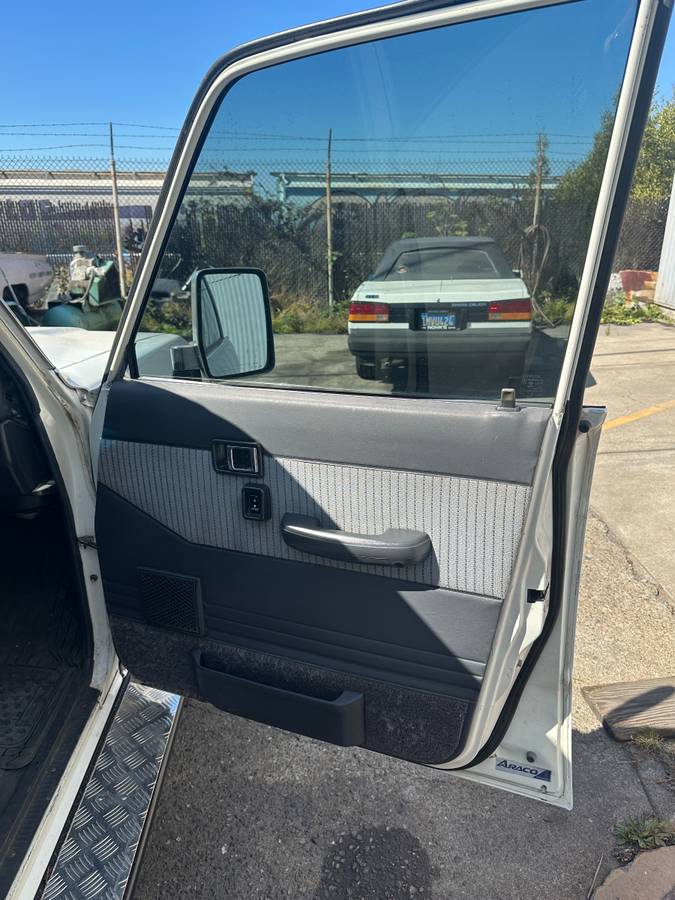 Toyota-landcruiser-1990-white-13