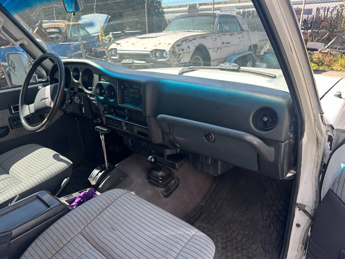 Toyota-landcruiser-1990-white-14