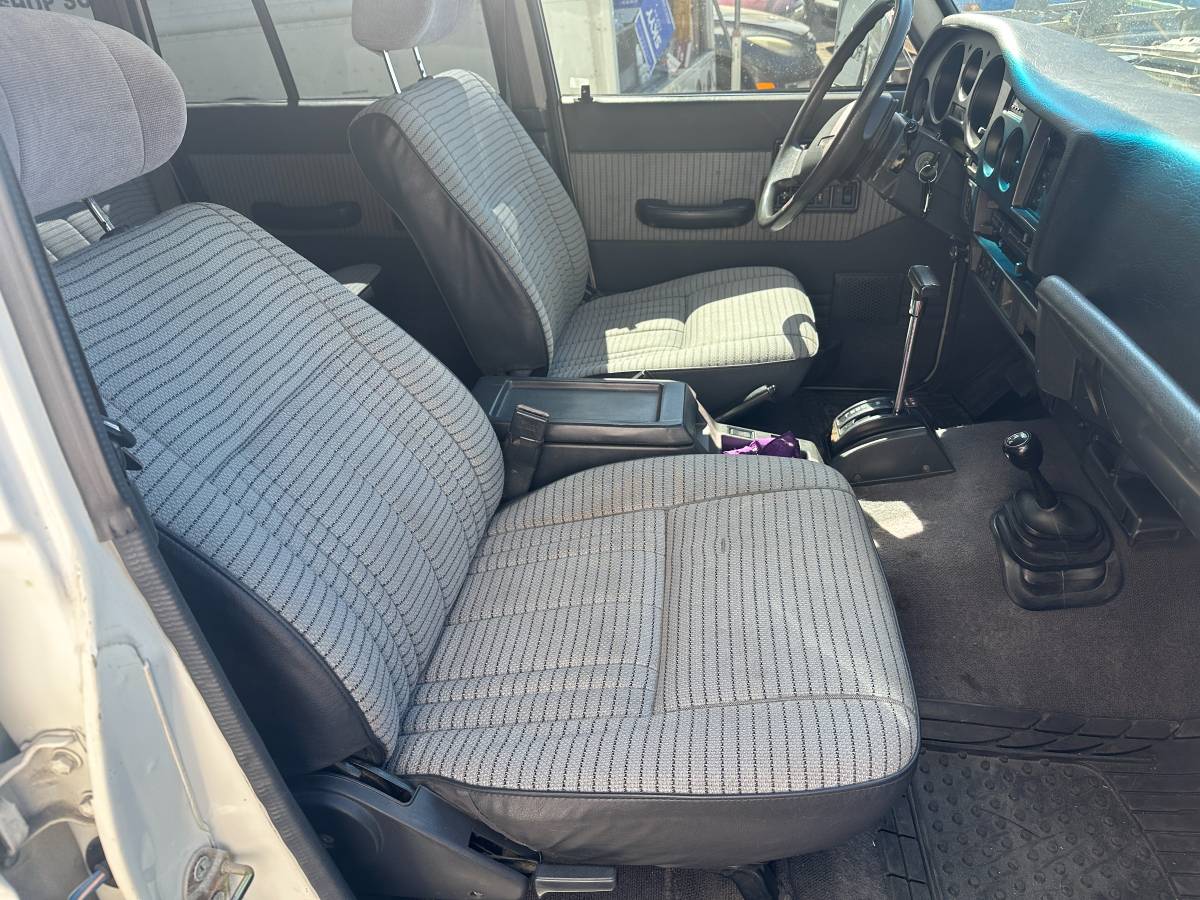 Toyota-landcruiser-1990-white-15