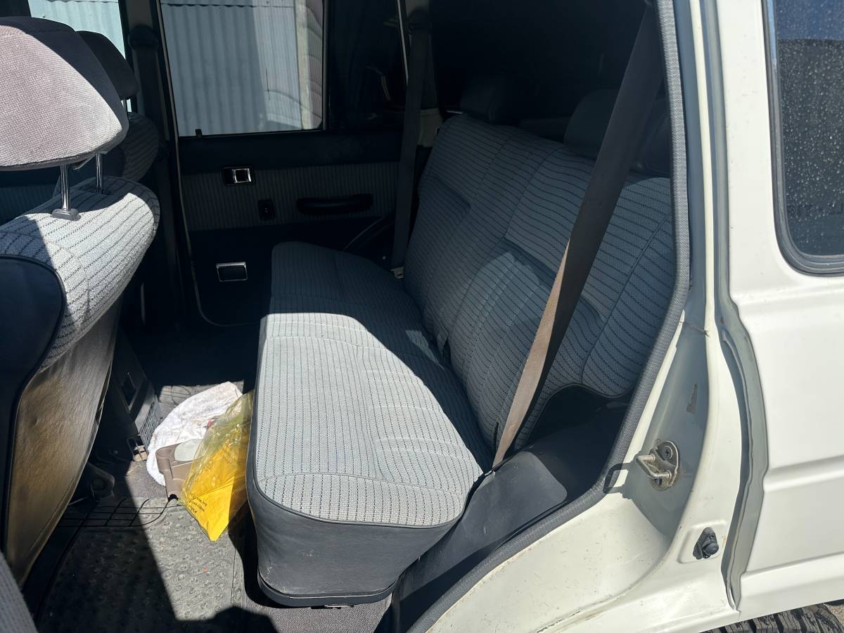 Toyota-landcruiser-1990-white-21