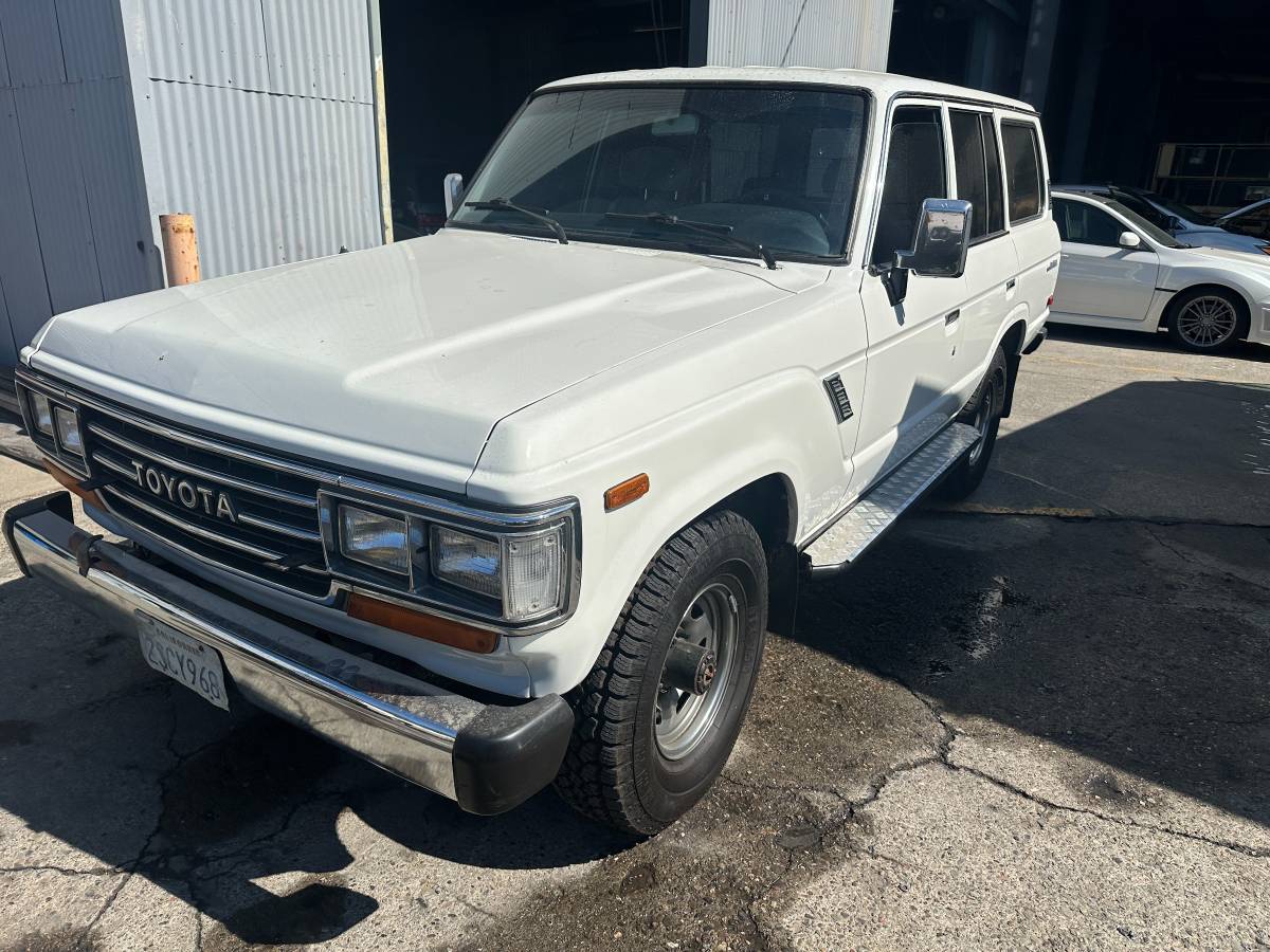 Toyota-landcruiser-1990-white-3