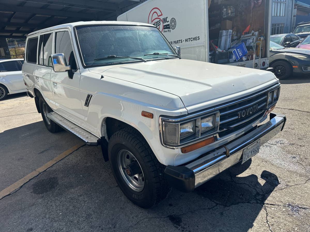 Toyota-landcruiser-1990-white-4