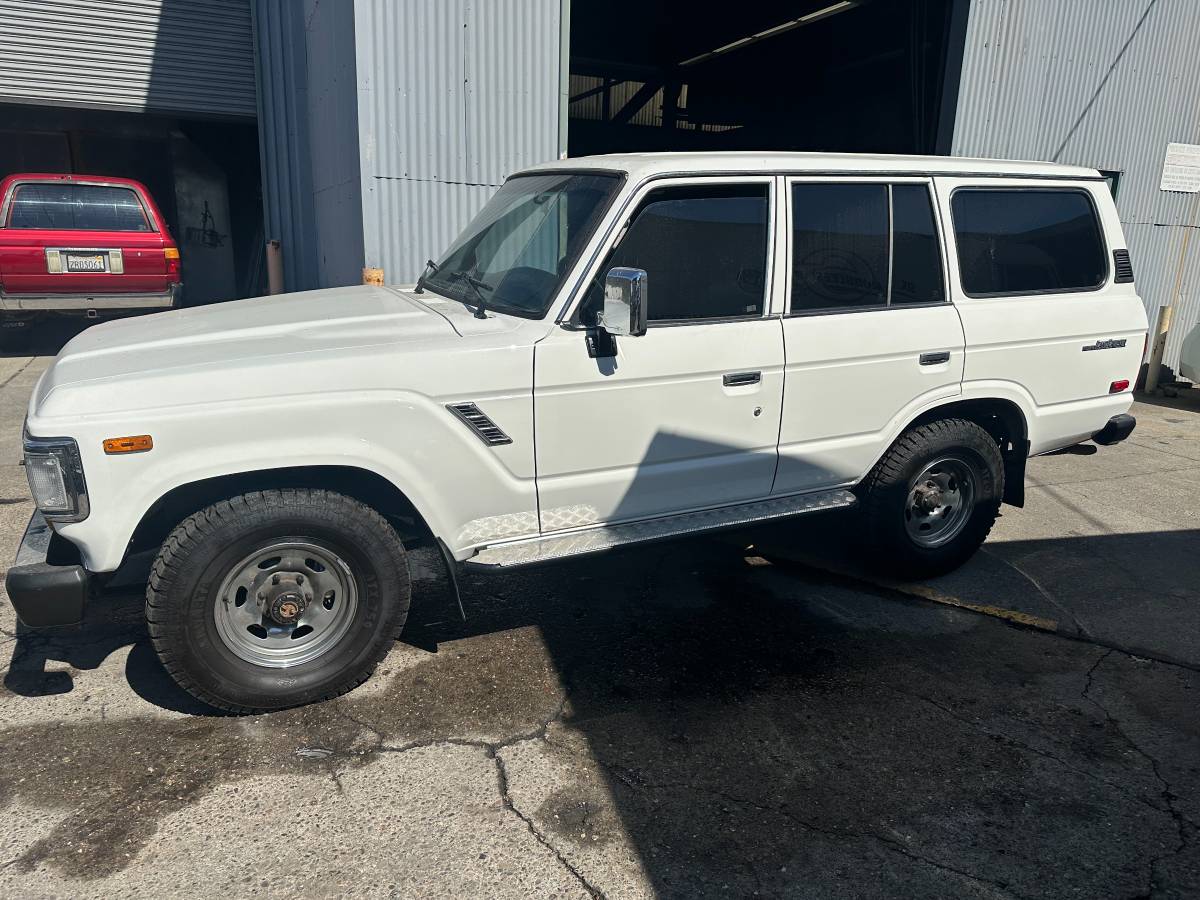 Toyota-landcruiser-1990-white-7