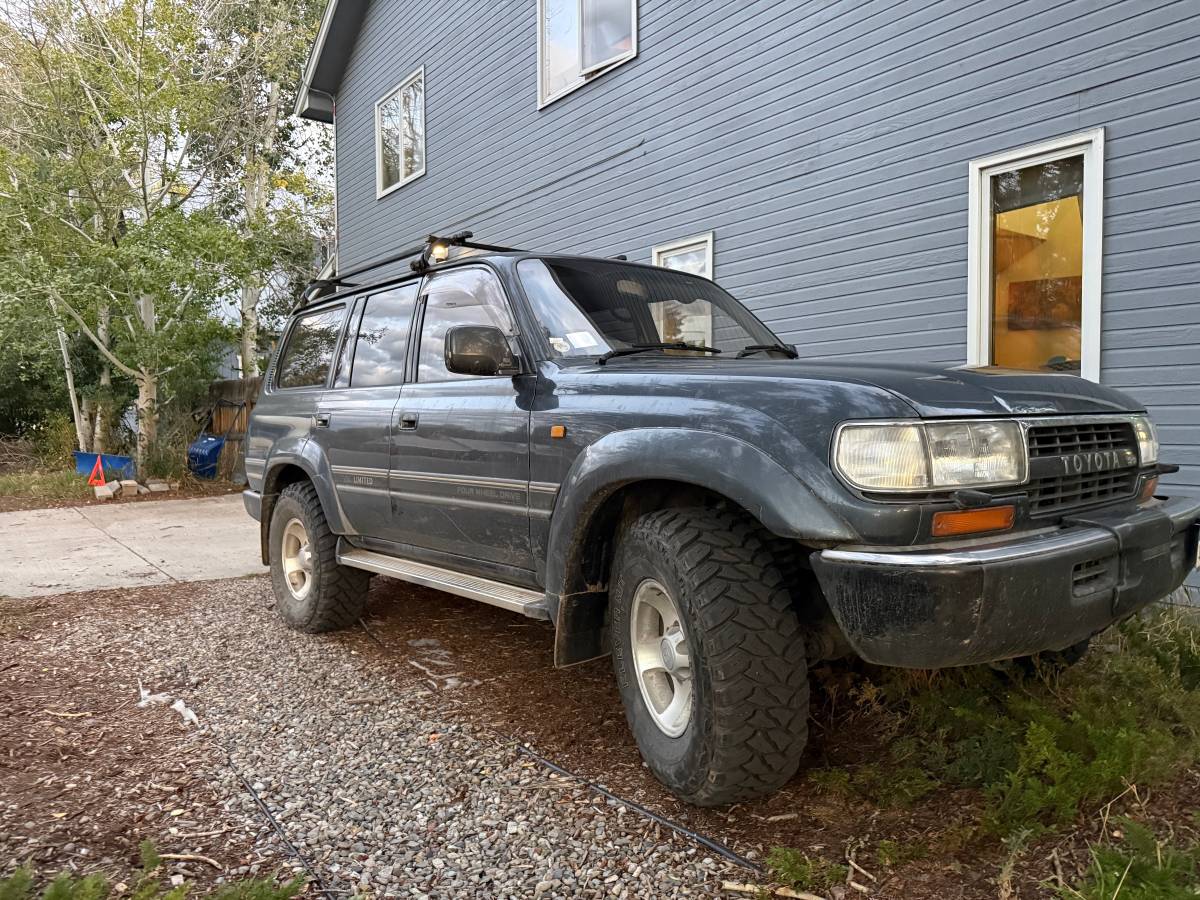 Toyota-landcruiser-diesel-1991-grey-1
