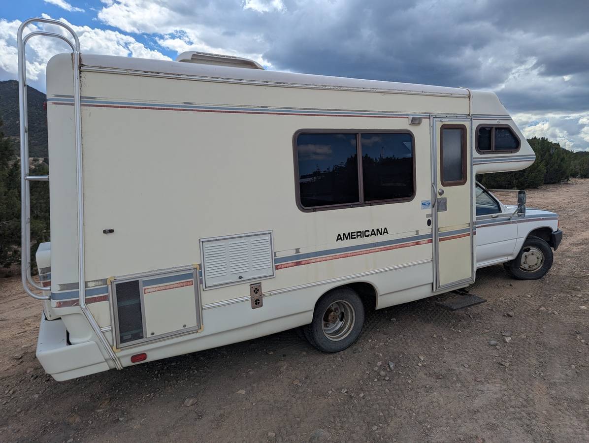 Toyota-motorhome-1989-13