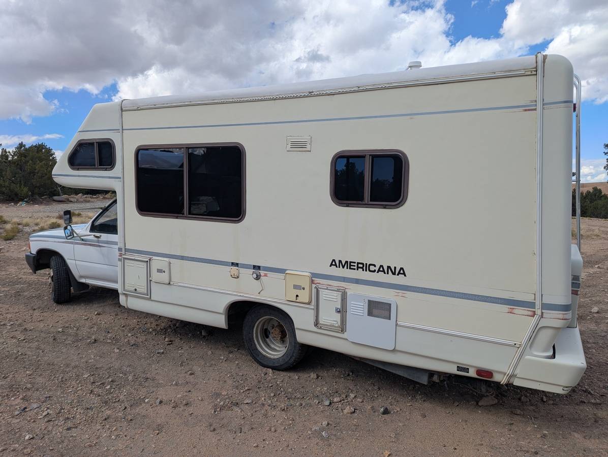 Toyota-motorhome-1989-16