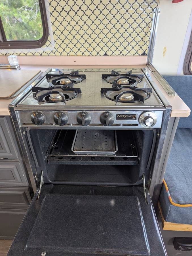 Toyota-motorhome-1989-19