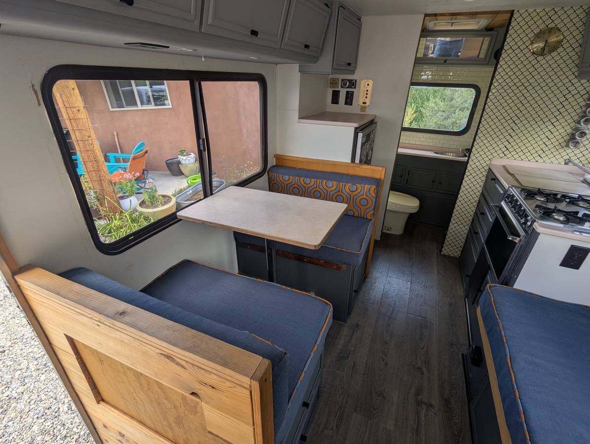 Toyota-motorhome-1989-7