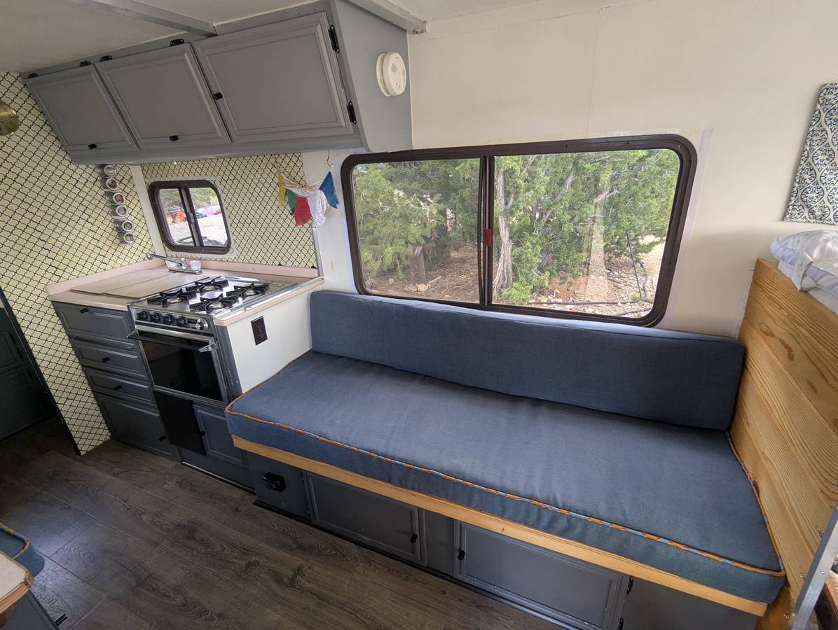 Toyota-motorhome-1989-8