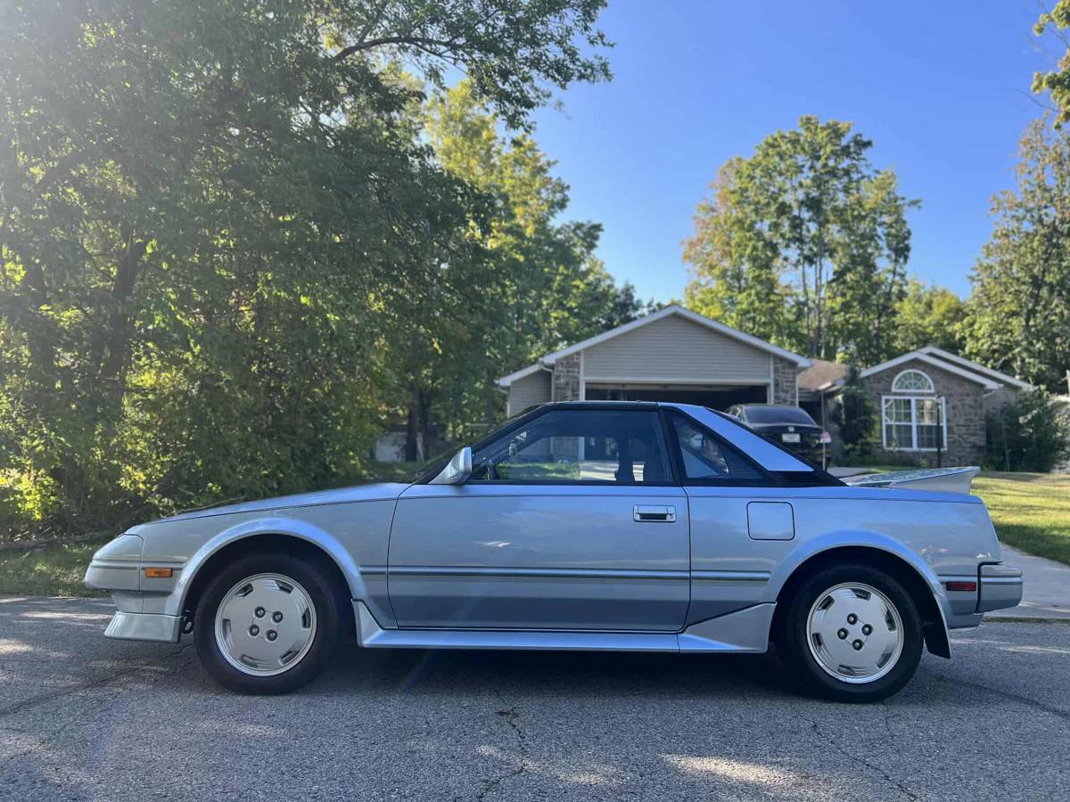 Toyota-mr2-with-sport-roof-1989-custom-4