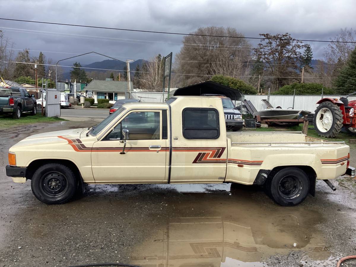 Toyota-one-ton-1986-yellow-2