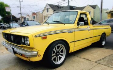 Toyota-pick-up-1975-yellow-1