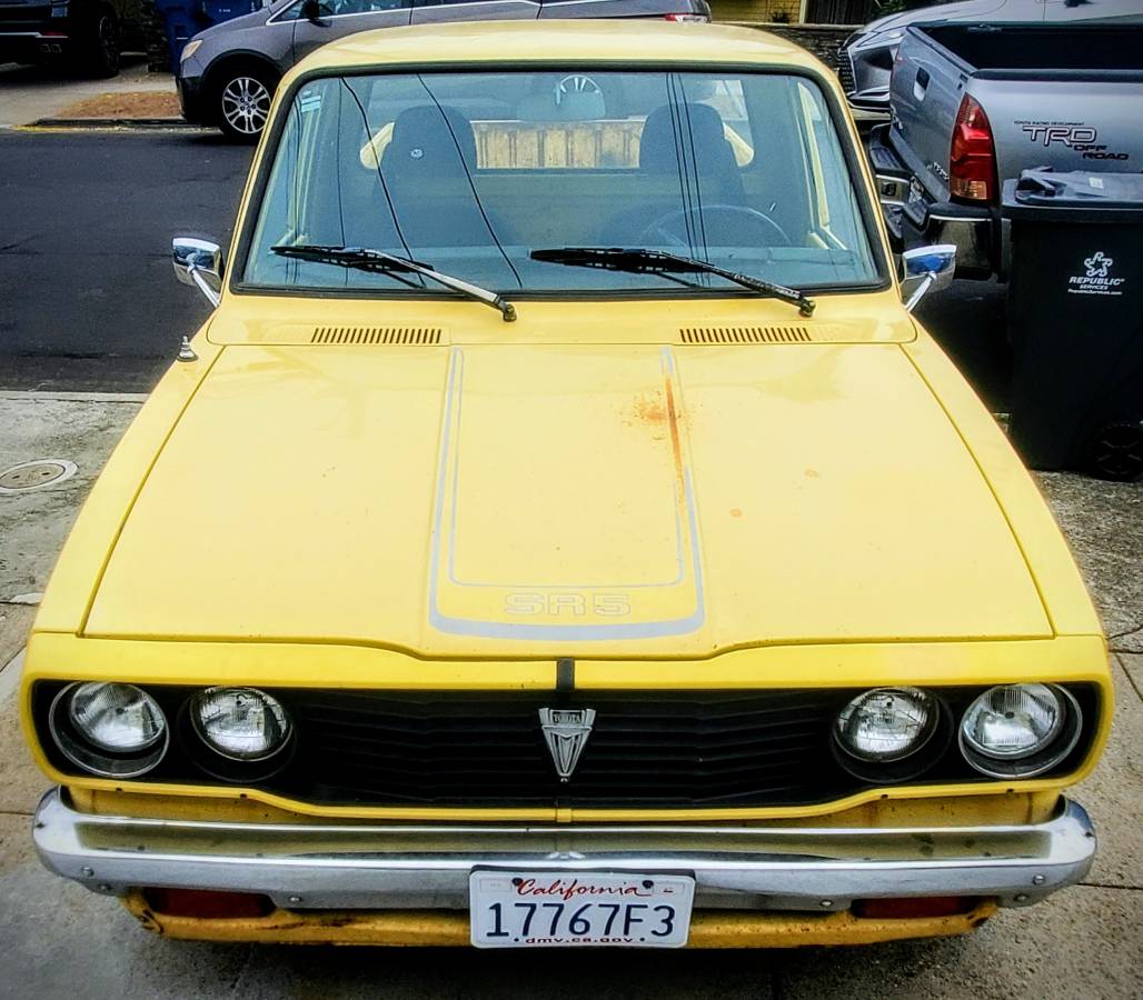 Toyota-pick-up-1975-yellow-3