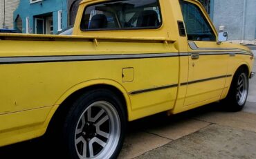 Toyota-pick-up-1975-yellow-4