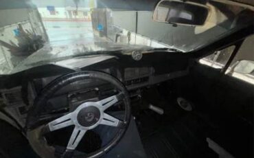 Toyota-pick-up-1984-white-11