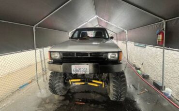 Toyota-pick-up-1984-white-8