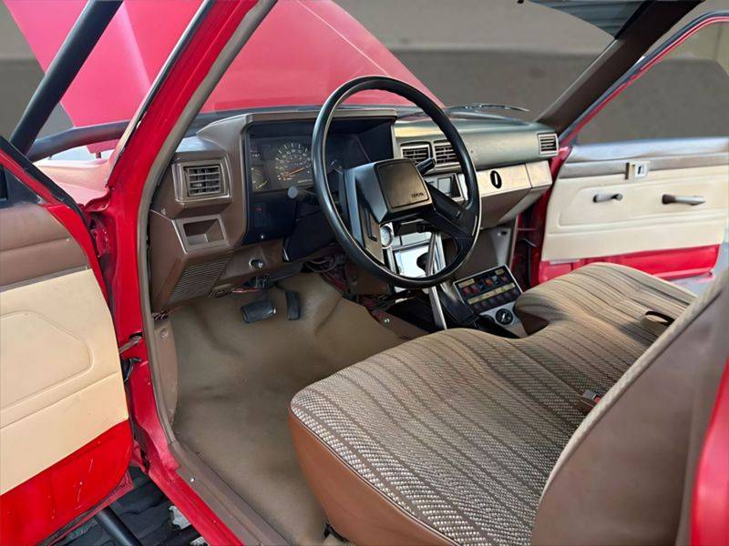 Toyota-pick-up-1986-19