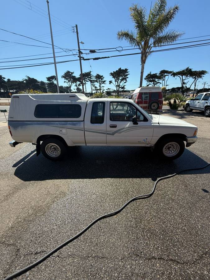 Toyota-pick-up-1989-2