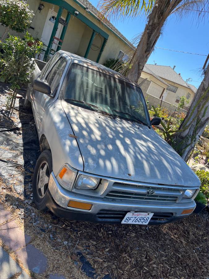 Toyota-pick-up-1989-grey-1