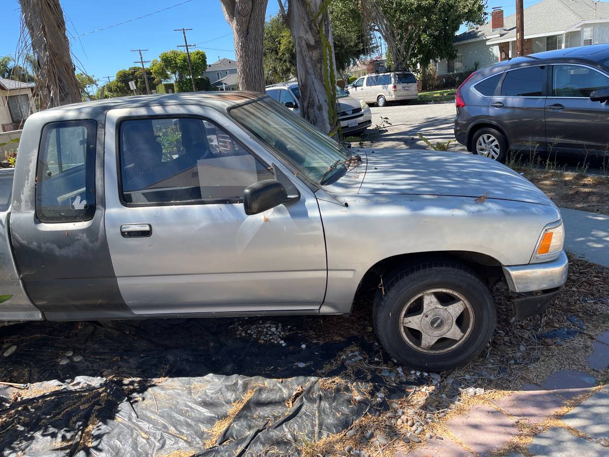 Toyota-pick-up-1989-grey