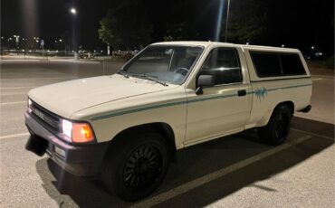 Toyota-pick-up-1989-white-1